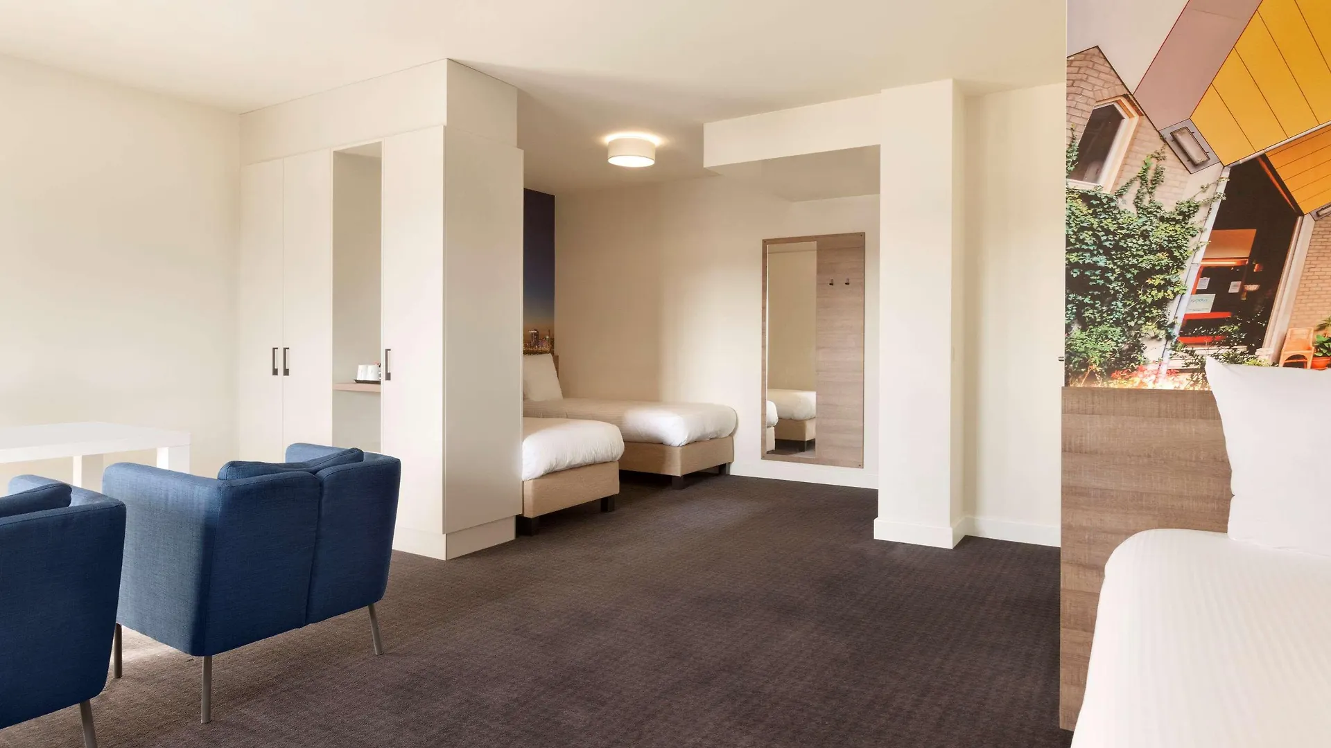 Rotterdam Teleport Hotel