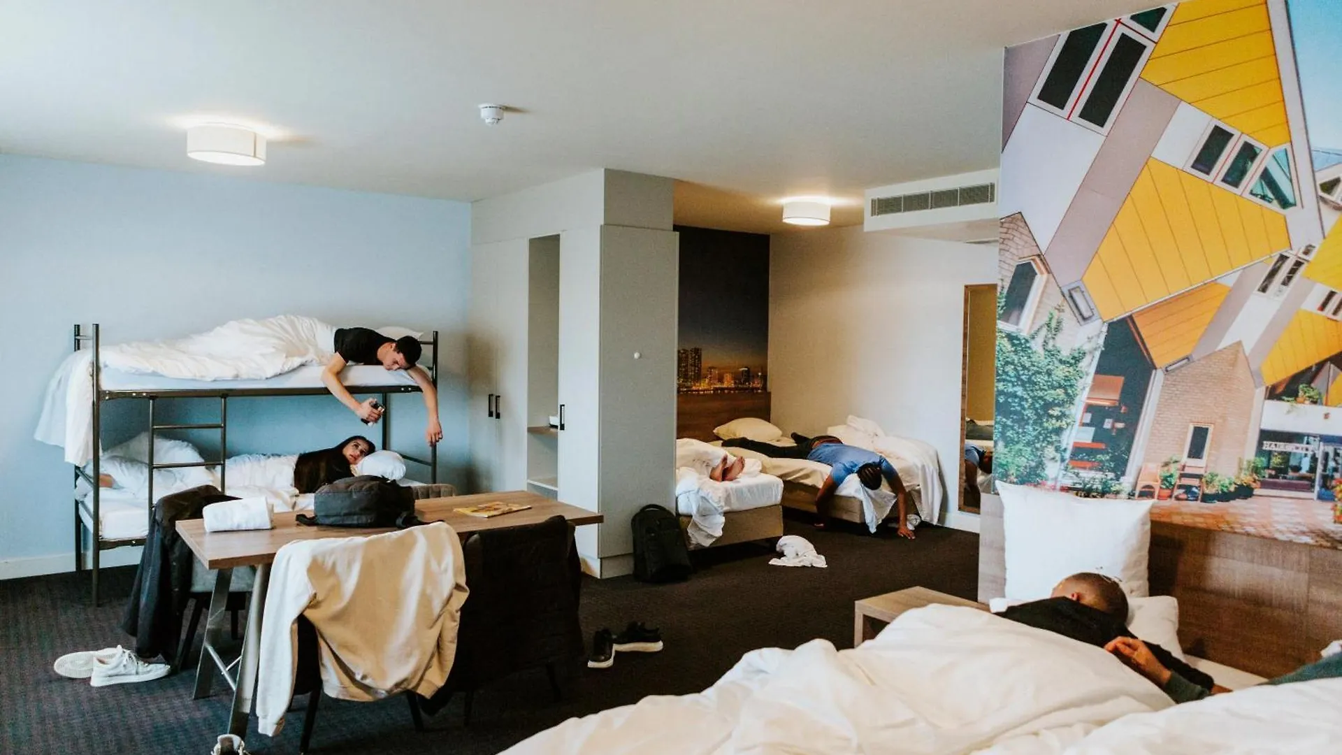 Rotterdam Teleport Hotel